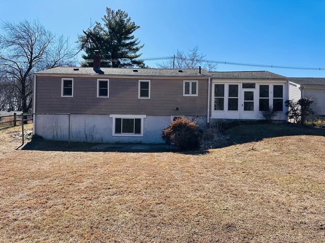 240 Mccarthy Ave, Chicopee, MA 01020