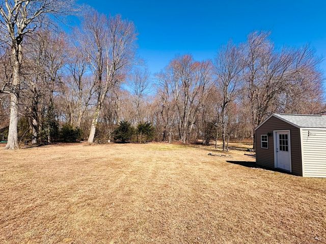 240 Mccarthy Ave, Chicopee, MA 01020