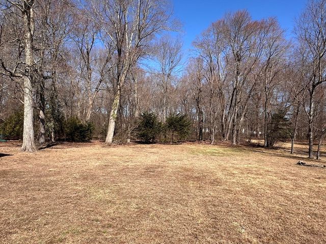 240 Mccarthy Ave, Chicopee, MA 01020