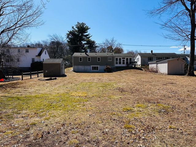 240 Mccarthy Ave, Chicopee, MA 01020