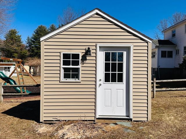 240 Mccarthy Ave, Chicopee, MA 01020