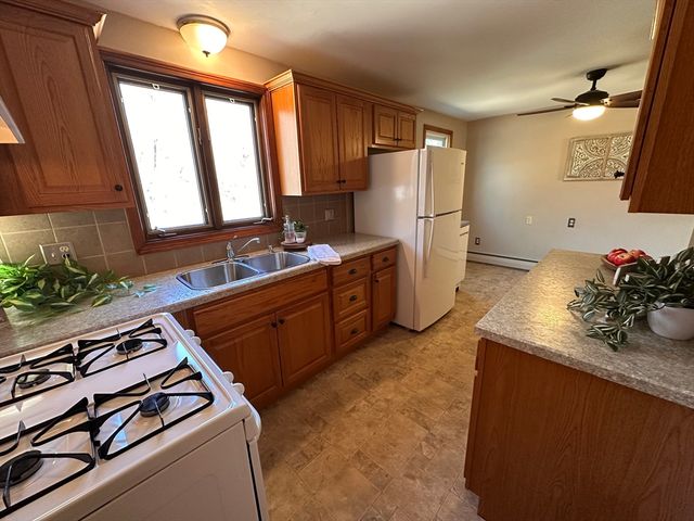 240 Mccarthy Ave, Chicopee, MA 01020