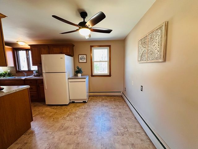 240 Mccarthy Ave, Chicopee, MA 01020