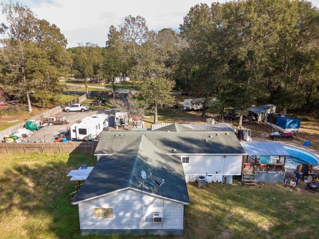 17 W Old Field Drive, Huffman, TX 77336