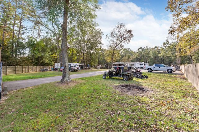 17 W Old Field Drive, Huffman, TX 77336