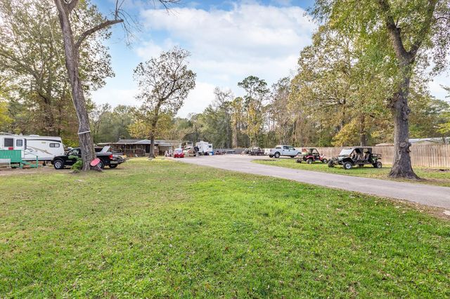 17 W Old Field Drive, Huffman, TX 77336