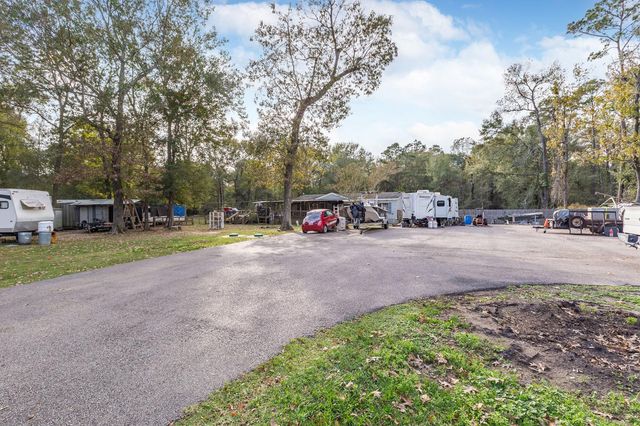 17 W Old Field Drive, Huffman, TX 77336