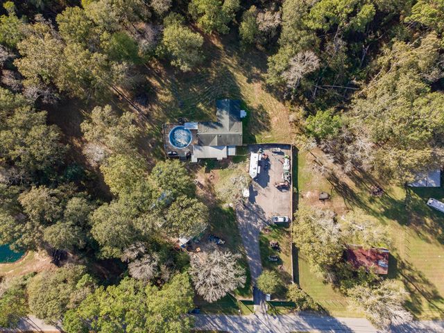 17 W Old Field Drive, Huffman, TX 77336