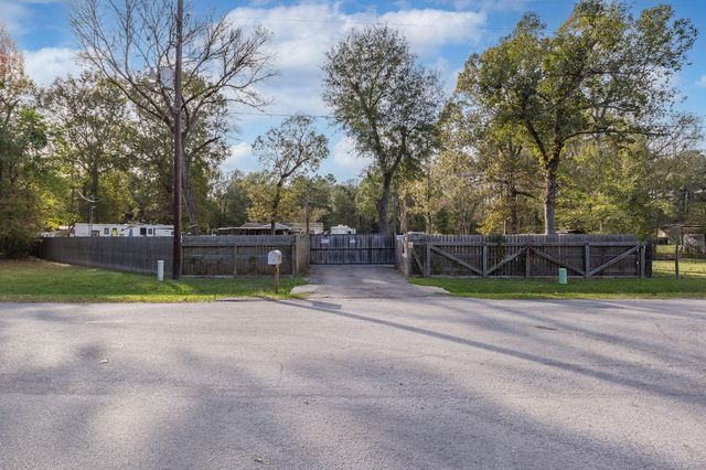 17 W Old Field Drive, Huffman, TX 77336