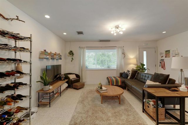 1208 Enfield RD 202, Austin, TX 78703
