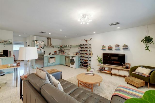 1208 Enfield RD 202, Austin, TX 78703