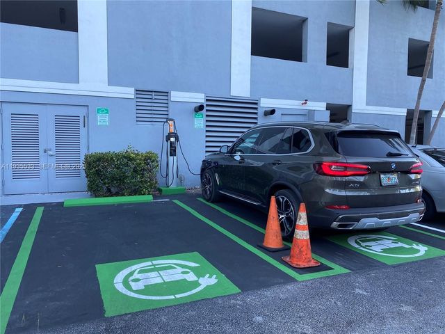 5077 NW 7th St 412, Miami, FL 33126