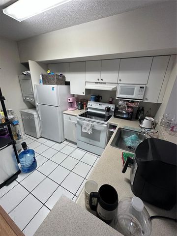 5077 NW 7th St 412, Miami, FL 33126