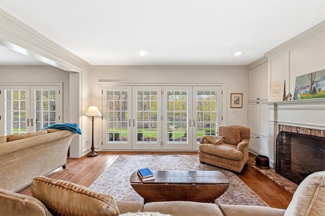 11533 Parkview DRIVE, Mequon, WI 53092