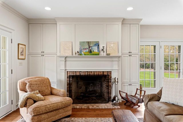 11533 Parkview DRIVE, Mequon, WI 53092