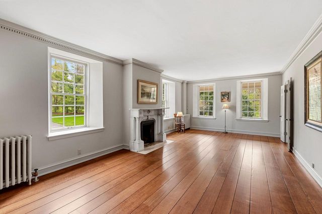 11533 Parkview DRIVE, Mequon, WI 53092