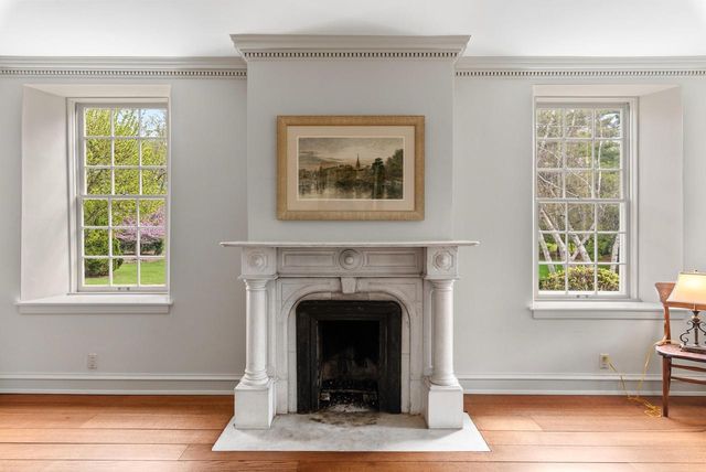 11533 Parkview DRIVE, Mequon, WI 53092