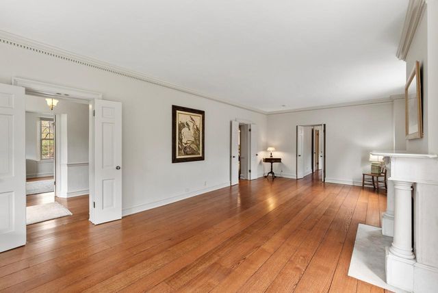 11533 Parkview DRIVE, Mequon, WI 53092