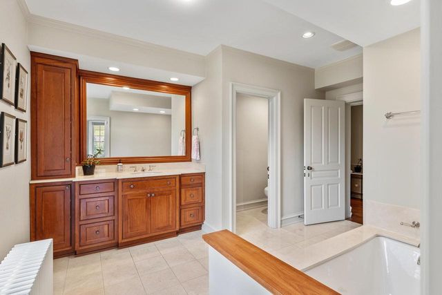 11533 Parkview DRIVE, Mequon, WI 53092