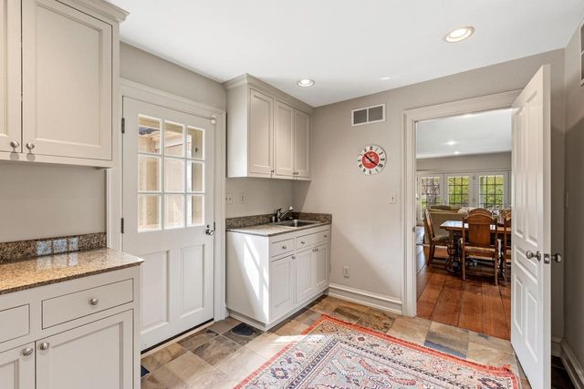 11533 Parkview DRIVE, Mequon, WI 53092
