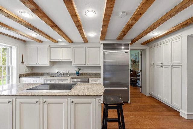 11533 Parkview DRIVE, Mequon, WI 53092