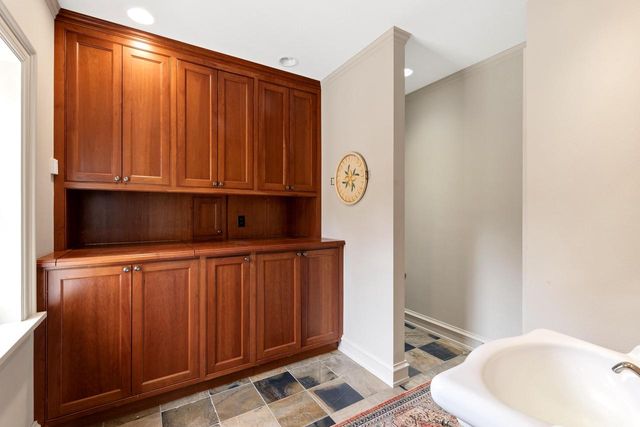 11533 Parkview DRIVE, Mequon, WI 53092