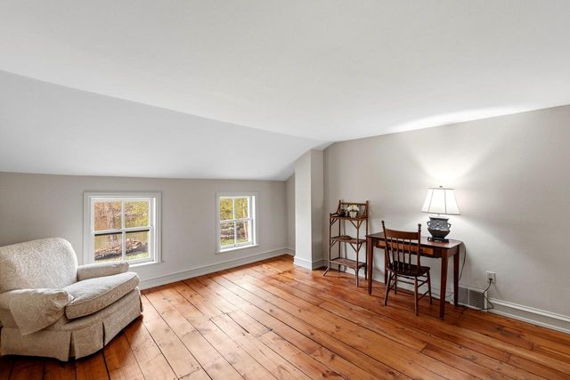 11533 Parkview DRIVE, Mequon, WI 53092