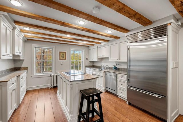 11533 Parkview DRIVE, Mequon, WI 53092