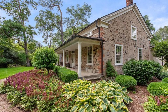 11533 Parkview DRIVE, Mequon, WI 53092