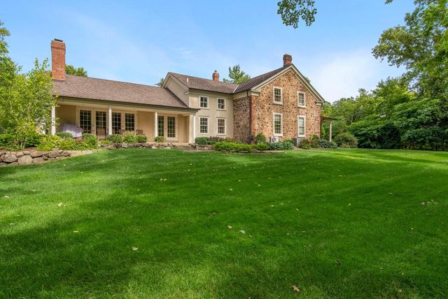 11533 Parkview DRIVE, Mequon, WI 53092