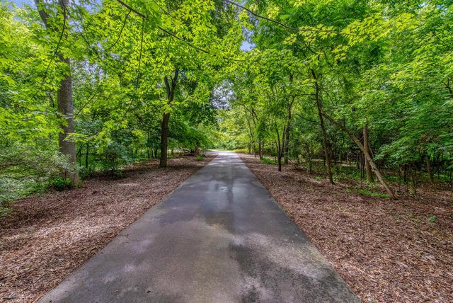 11533 Parkview DRIVE, Mequon, WI 53092