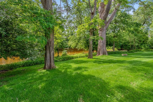 11533 Parkview DRIVE, Mequon, WI 53092