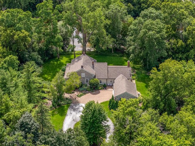 11533 Parkview DRIVE, Mequon, WI 53092
