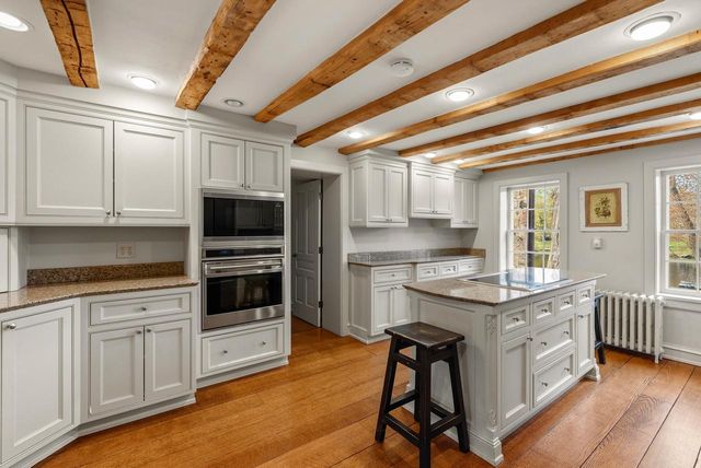 11533 Parkview DRIVE, Mequon, WI 53092