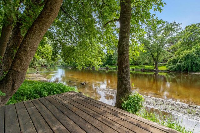11533 Parkview DRIVE, Mequon, WI 53092