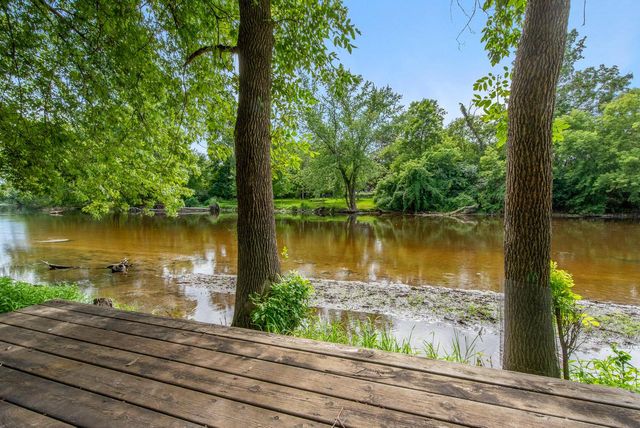 11533 Parkview DRIVE, Mequon, WI 53092