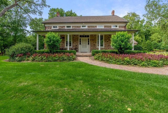 11533 Parkview DRIVE, Mequon, WI 53092
