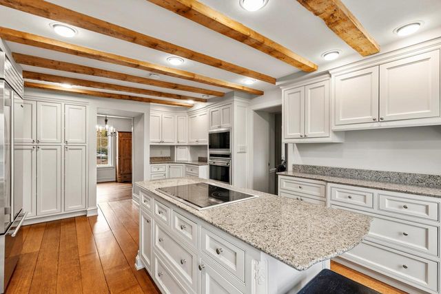 11533 Parkview DRIVE, Mequon, WI 53092