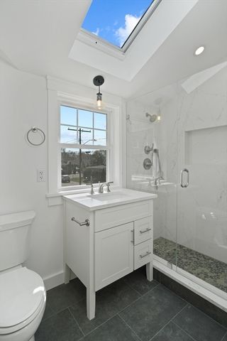 33 Vineyard Ave, Oak Bluffs, MA 02557