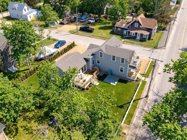 33 Vineyard Ave, Oak Bluffs, MA 02557