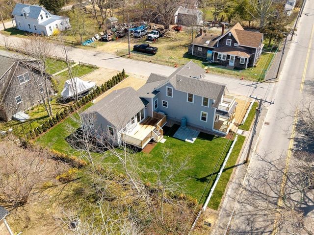 33 Vineyard Ave, Oak Bluffs, MA 02557