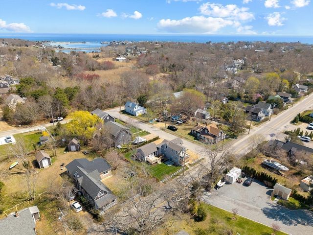 33 Vineyard Ave, Oak Bluffs, MA 02557