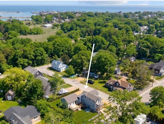 33 Vineyard Ave, Oak Bluffs, MA 02557