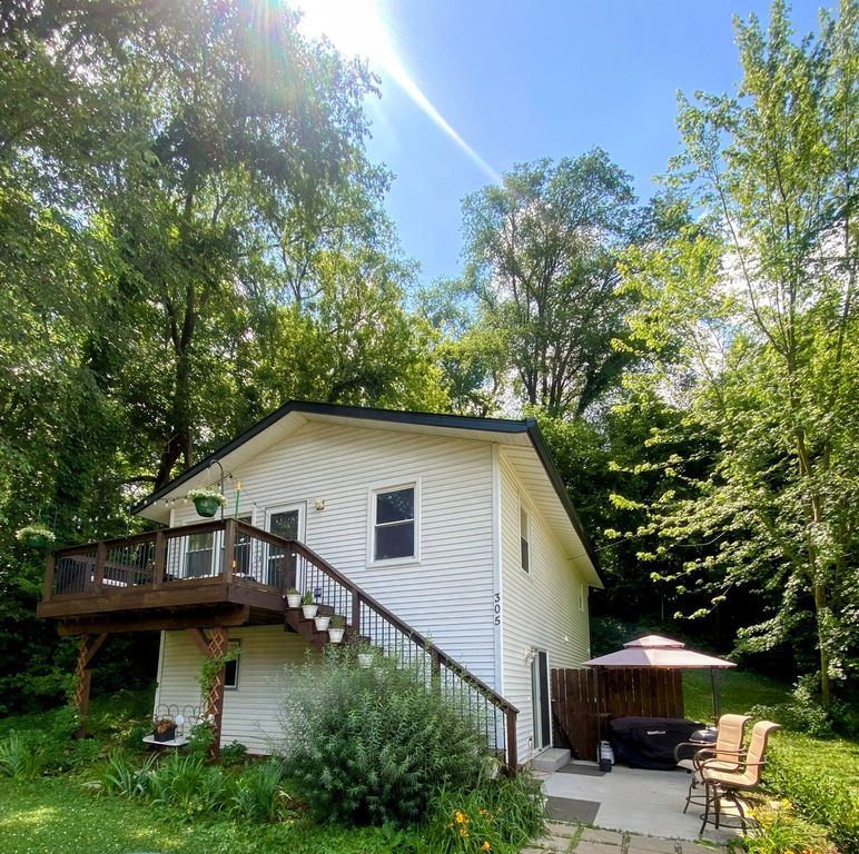 305 N BLACKHAWK Drive, Byron, IL 61010
