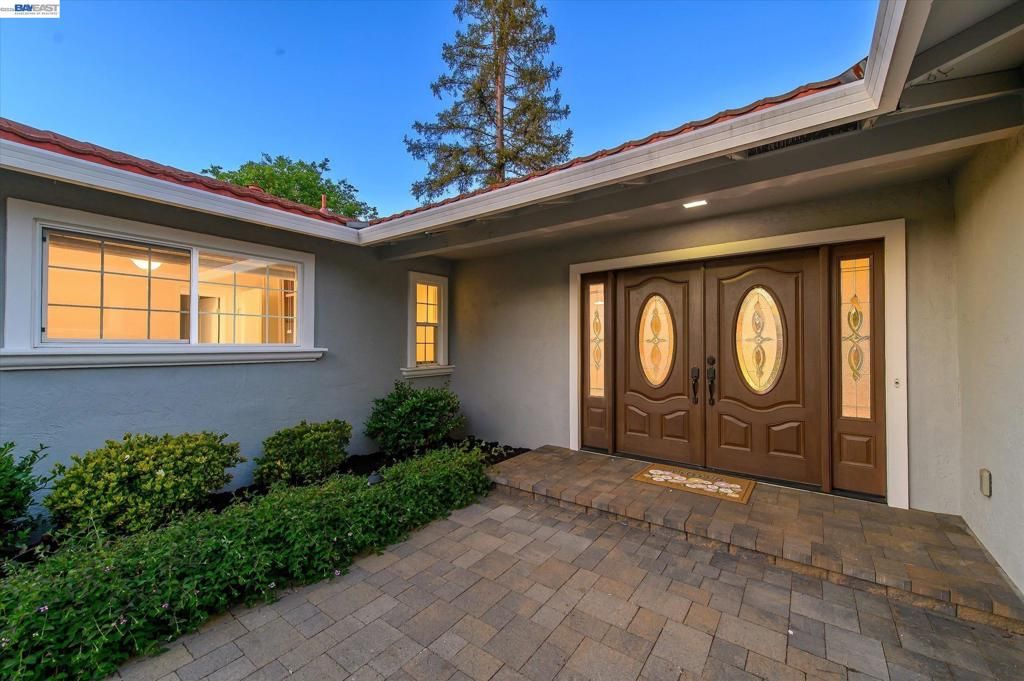 Image 2 of property listing at 1778 Beachwood Way, Pleasanton, CA 94566