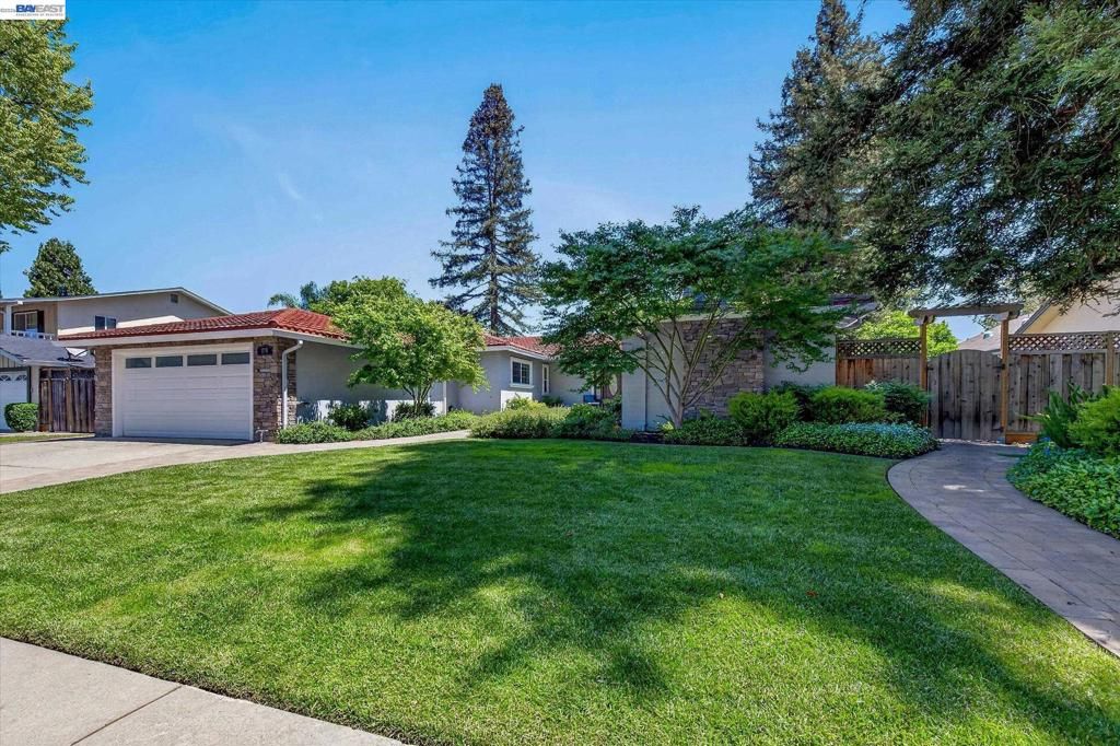 Image 5 of property listing at 1778 Beachwood Way, Pleasanton, CA 94566