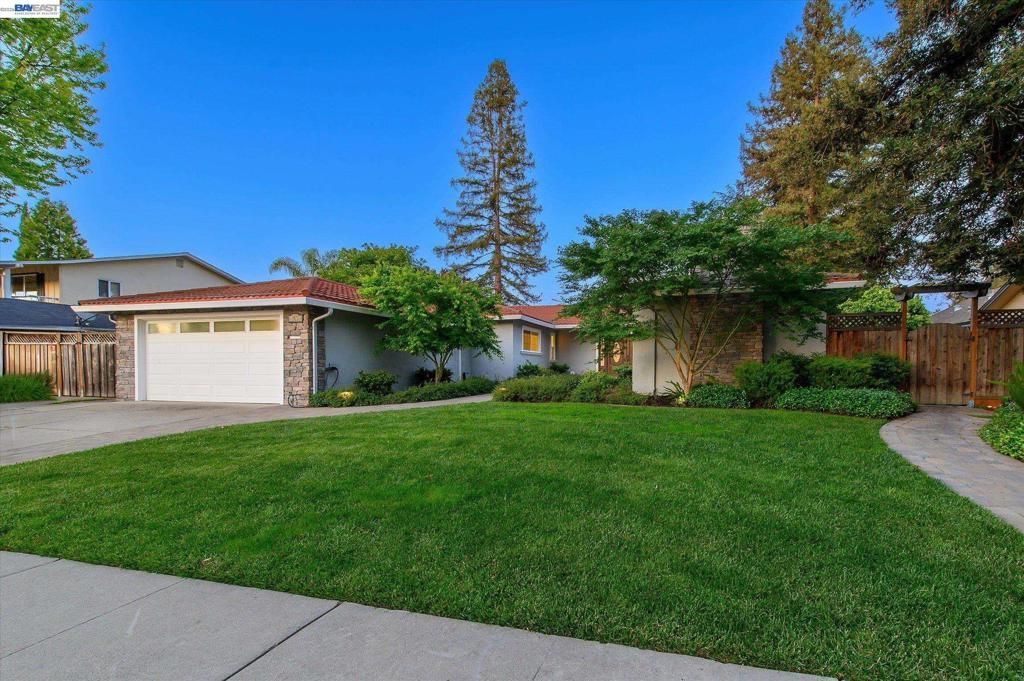 Image 6 of property listing at 1778 Beachwood Way, Pleasanton, CA 94566