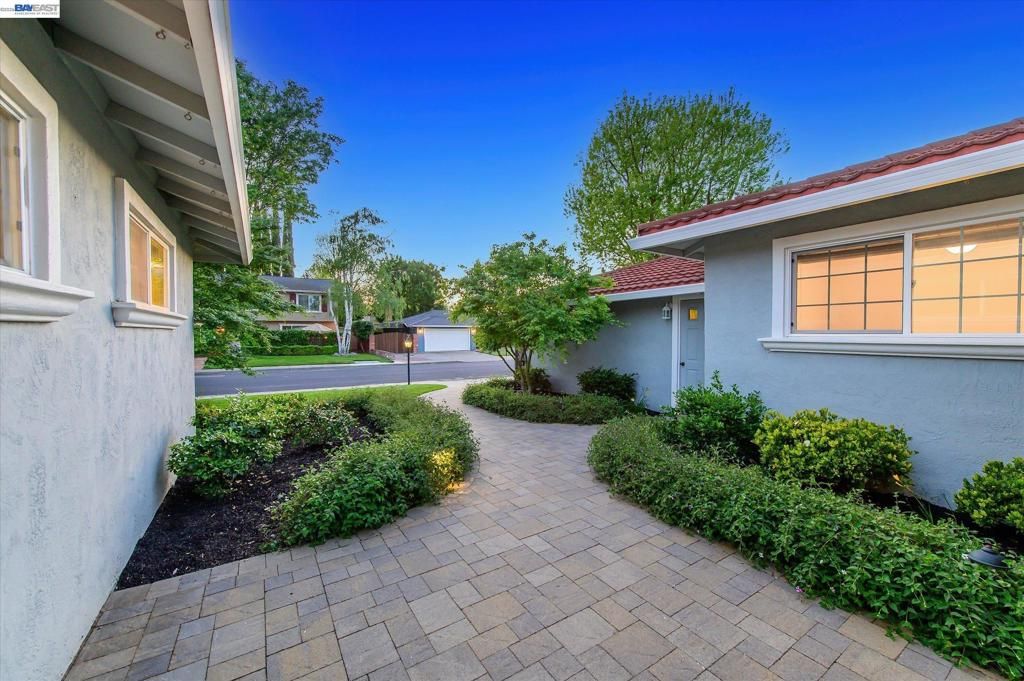 Image 7 of property listing at 1778 Beachwood Way, Pleasanton, CA 94566