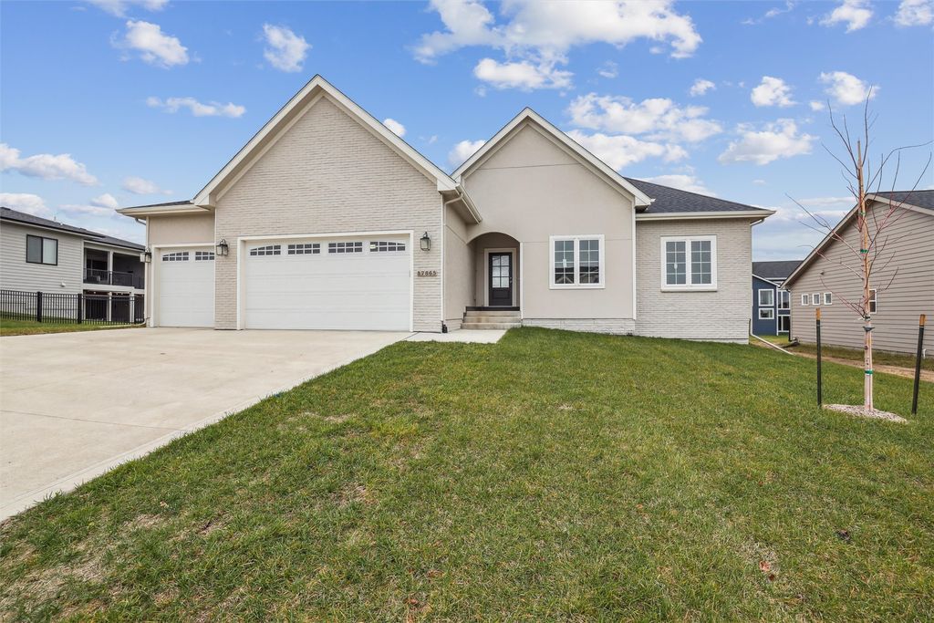 17865 Valley View Drive, Clive, IA 50325