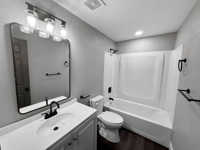 1044 S Beech, Wichita, KS 67207